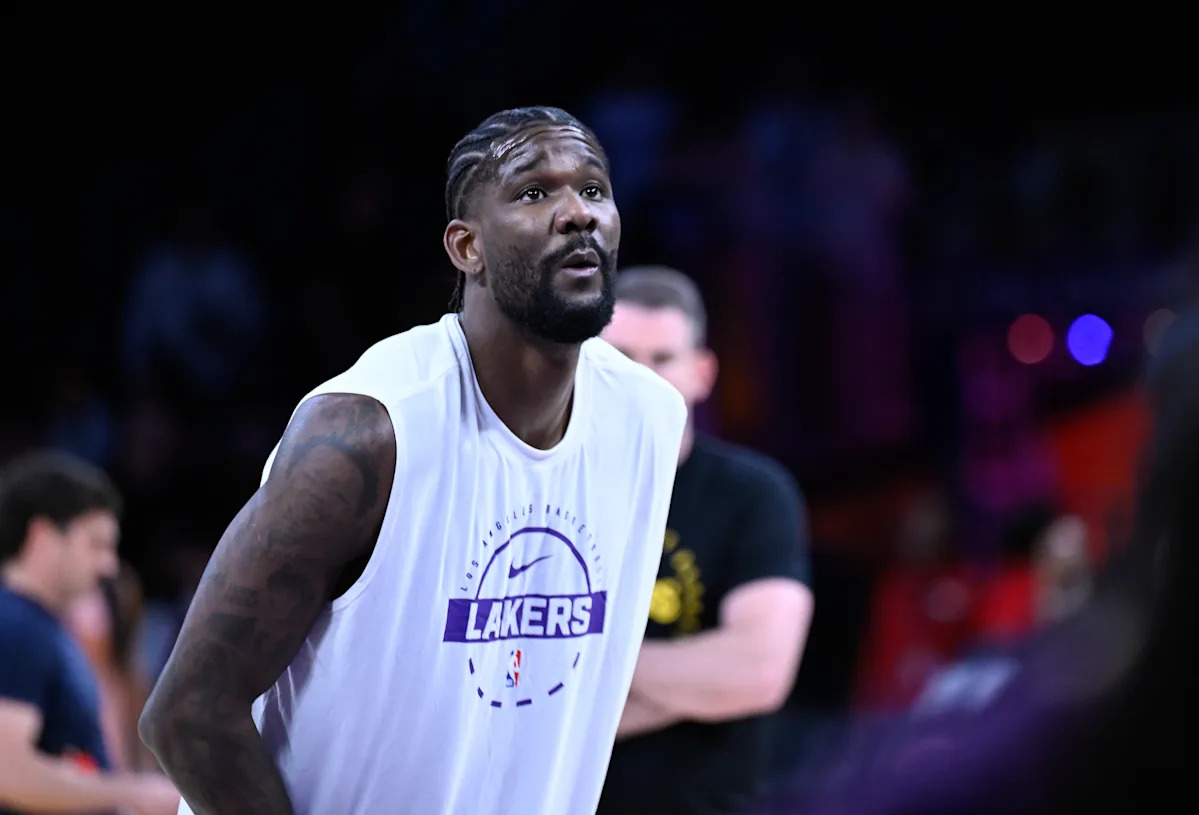 Según los informes, los Lakers cambian a Deandre Ayton a los Wizards por la selección de segunda ronda Jaden Hardy
