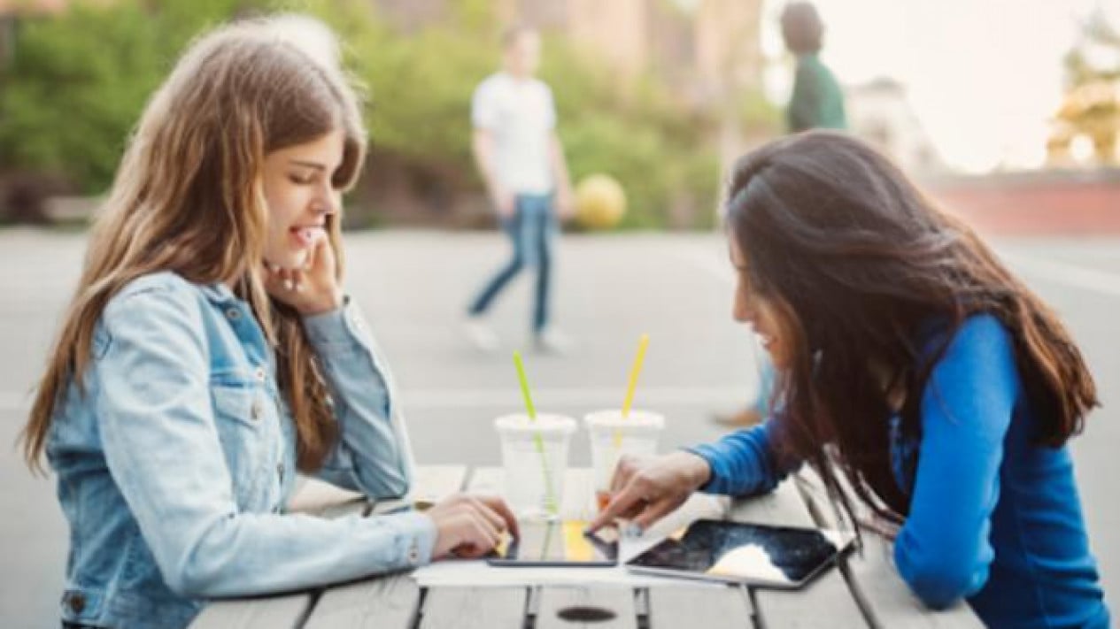 ¿Es correcto hablar de prohibir las redes sociales a los niños?