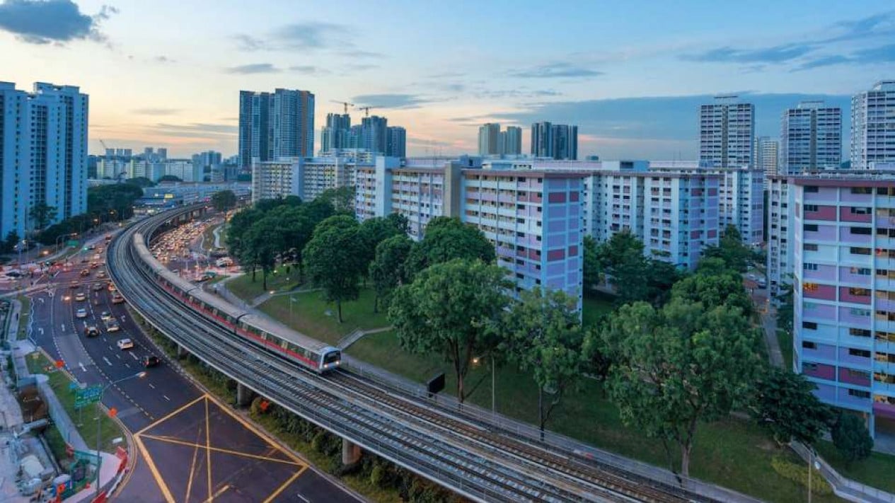 Las bolsas de valores asiáticas se desplomaron y las amenazas de Irán de cerrar el Estrecho de Ormuz sacudieron los mercados globales.