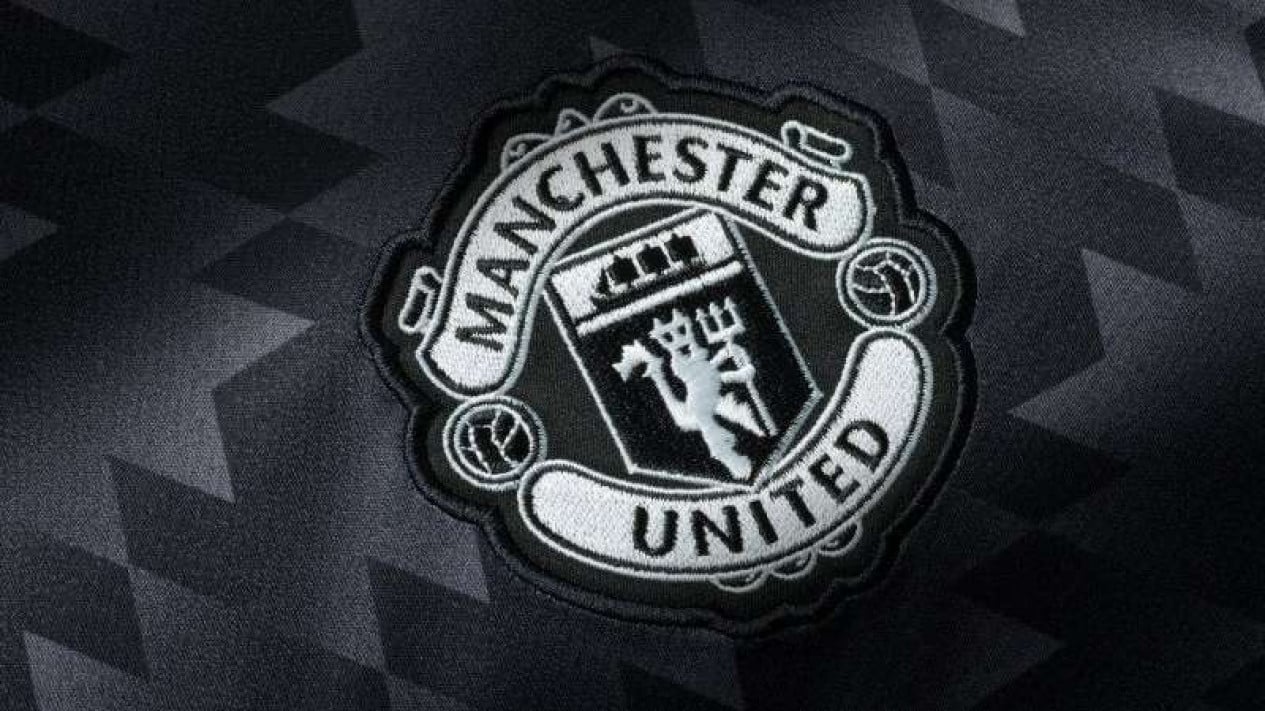 5912d86419a74-manchester-united-rilis-kostum-tandang-2017-2018_1265_711.jpg