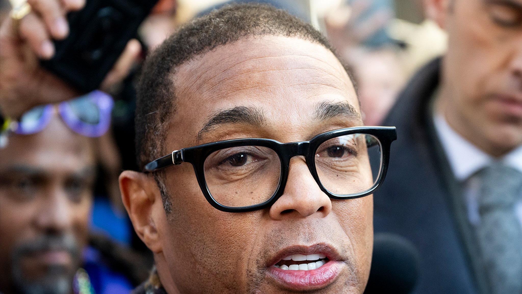 Mujer demanda a Don Lemon por angustia emocional tras protesta en iglesia de Minnesota