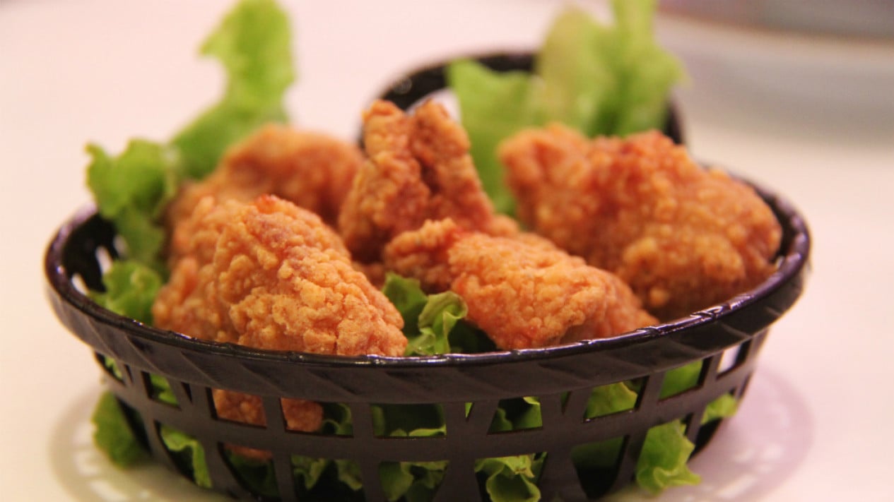 ¿Por qué son tan buscados los snacks con piel de pollo? Resulta que esta es la razón