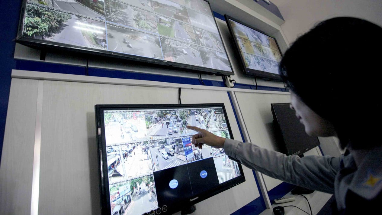 5b16323685140-sorot-jalur-mudik-pemantauan-arus-lalu-lintas-melalui-cctv_1265_711.jpg