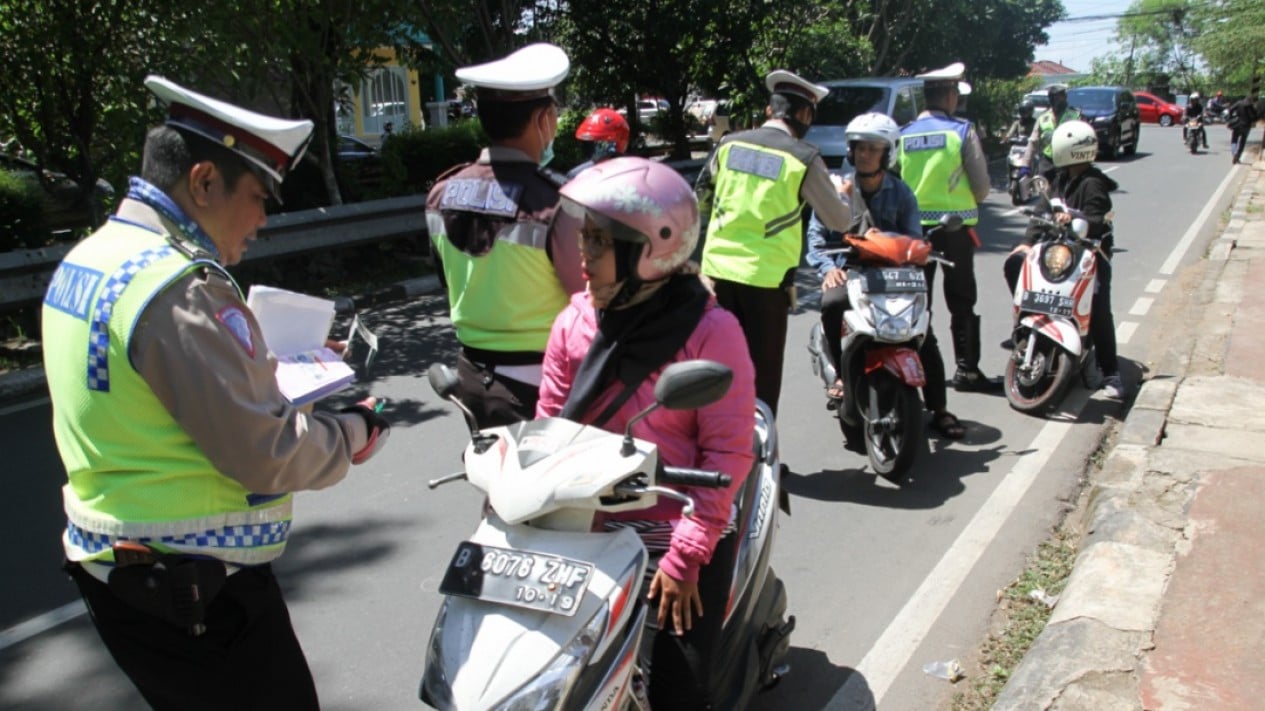 ¡Cuidado! La policía está llevando a cabo operaciones policiales en toda Indonesia hoy, cuidado con las multas.