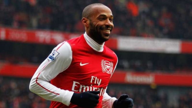 5d5f669323fcf-thierry-henry-saat-masih-membela-arsenal_665_374.jpg