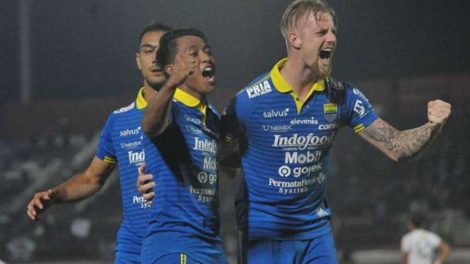 5db3d8a11c800-striker-persib-bandung-kevin-van-kippersluis_665_374.jpg