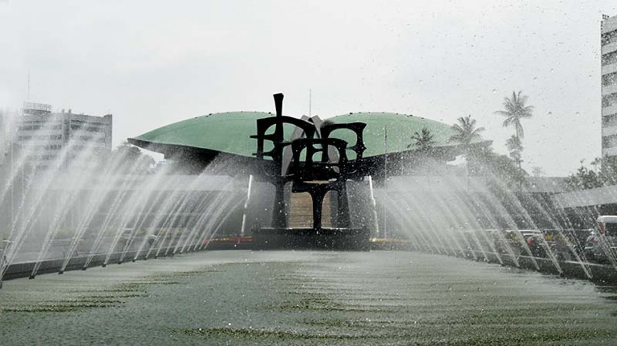 Kerry acudió a la Comisión III de Riza Ngadu de la RPD y pidió que el caso se abriera al público como el proverbial seatepu.