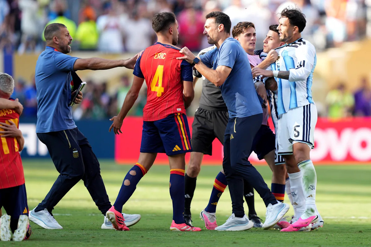 Según los informes, la FIFA está investigando una pelea en Argentina después de la derrota final del Mundial ante España.