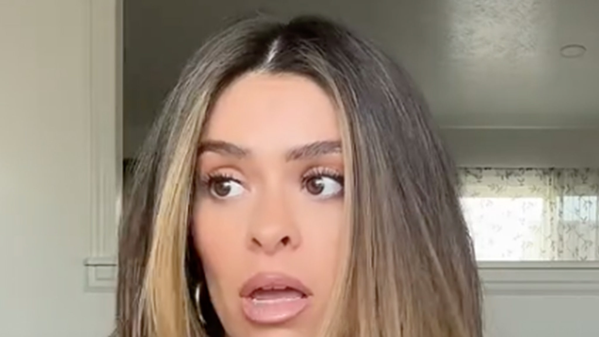 Taylor Frankie Paul lleva sudadera con el lema ‘No puedo esperar a dormir contigo’