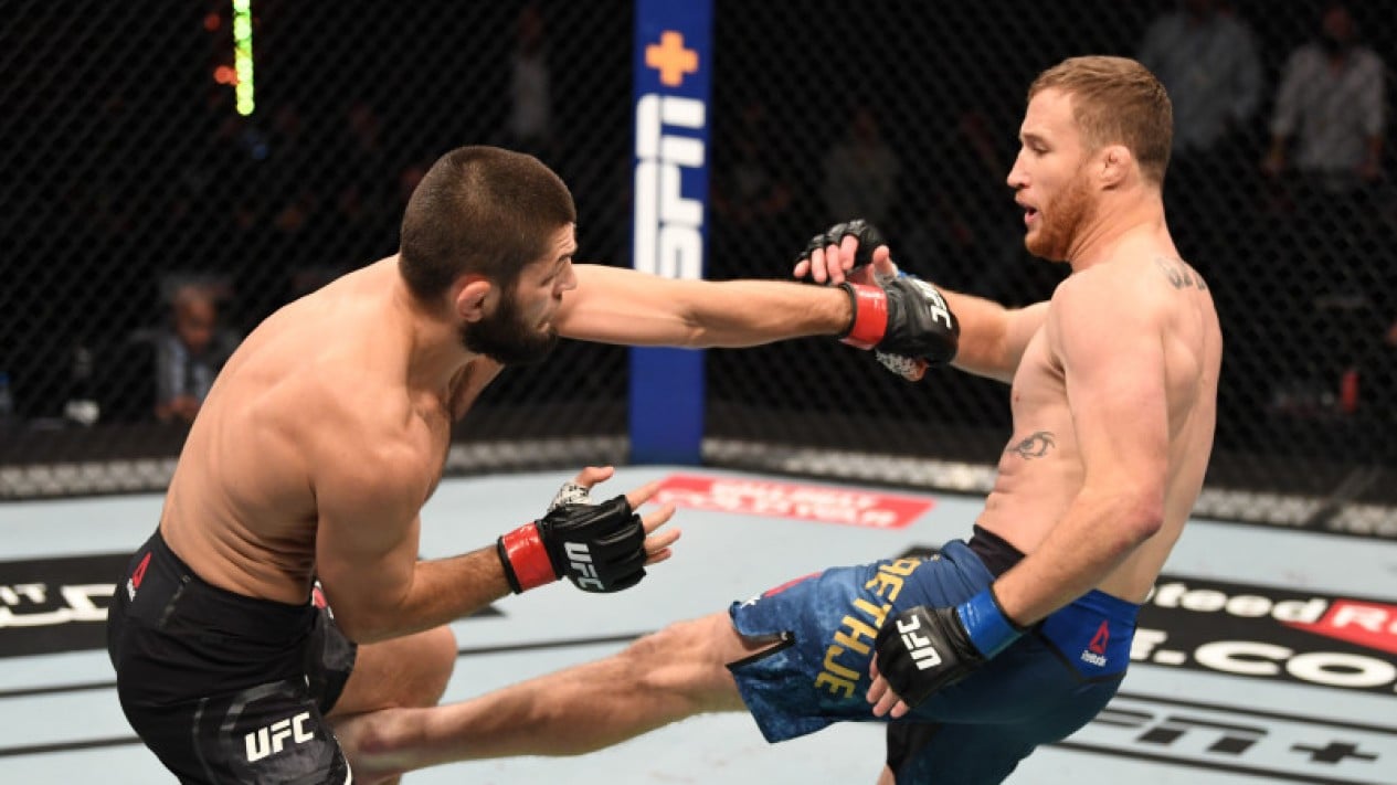 5f952effcb353-serangan-low-kick-telak-justin-gaethje-ke-khabib-nurmagomedov-di-ufc-254_1265_711.jpg
