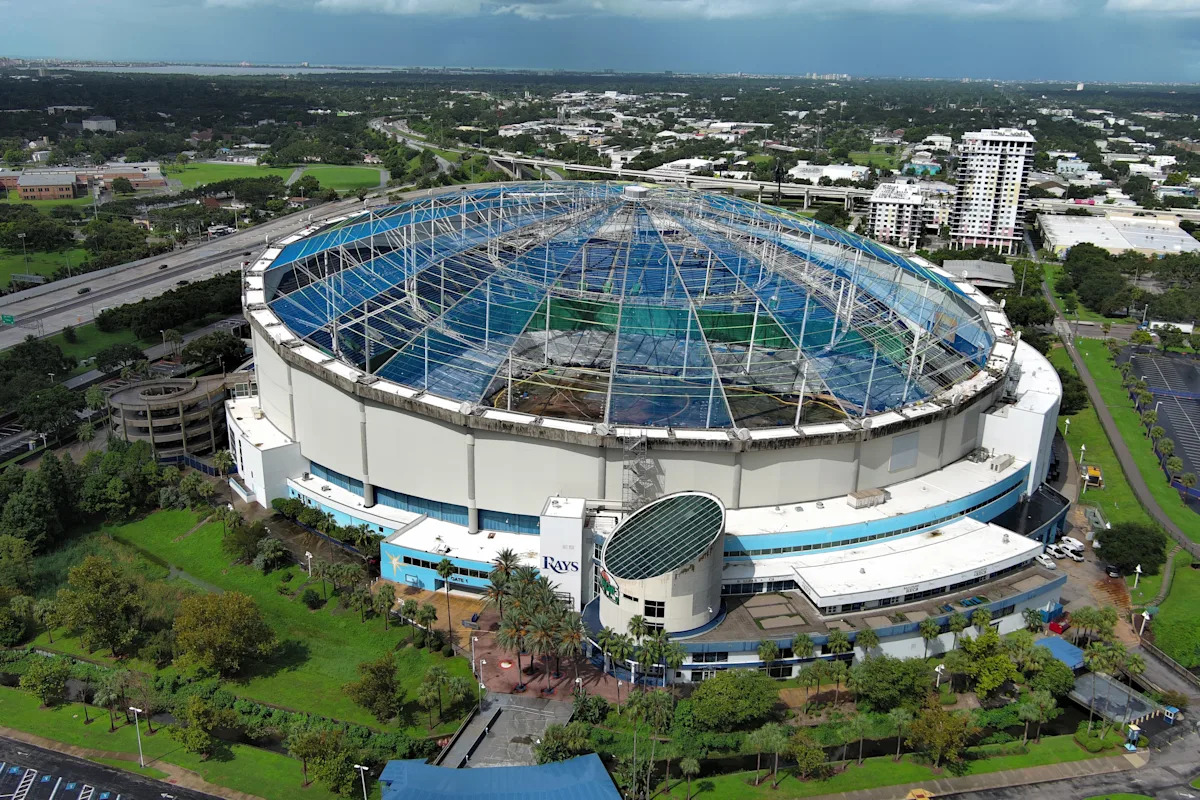 Rays planean el regreso del Tropicana Field en 2026 después de las reparaciones del huracán