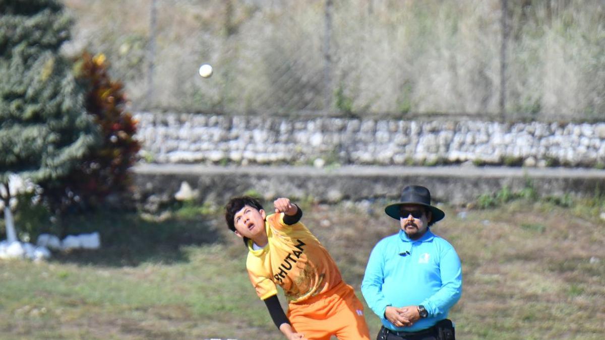 Sonam Yeshey de Bután se convierte en el primer jugador de bolos en tomar ocho terrenos en un partido T20
