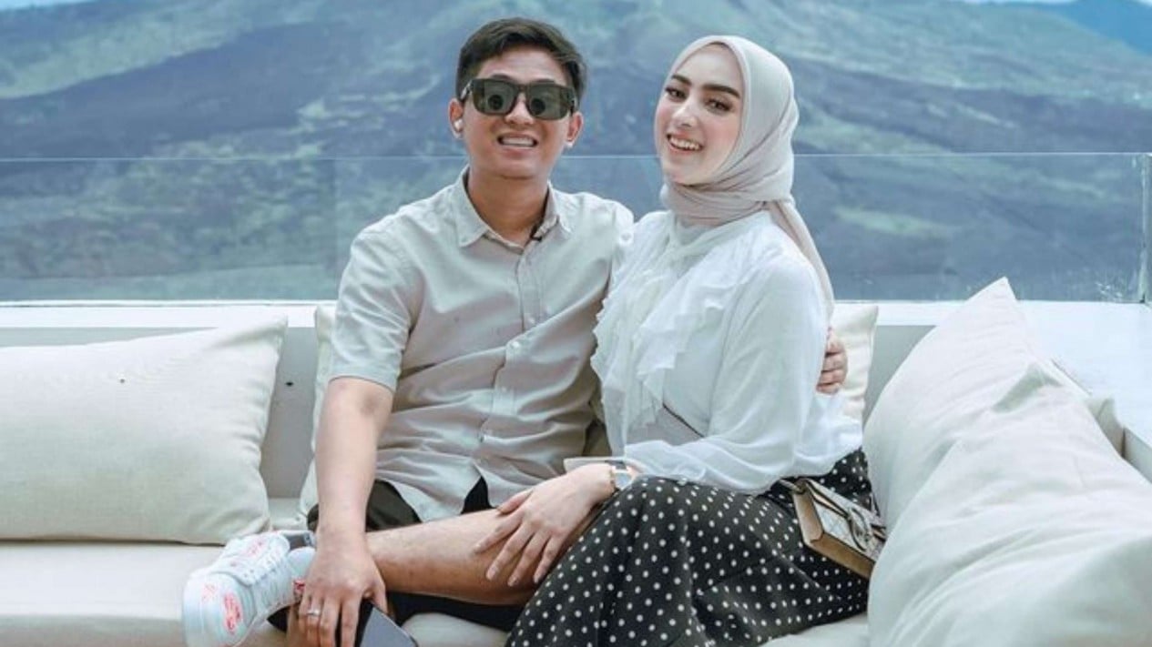 622ac4bde8210-doni-salmanan-dan-istri_1265_711.jpg