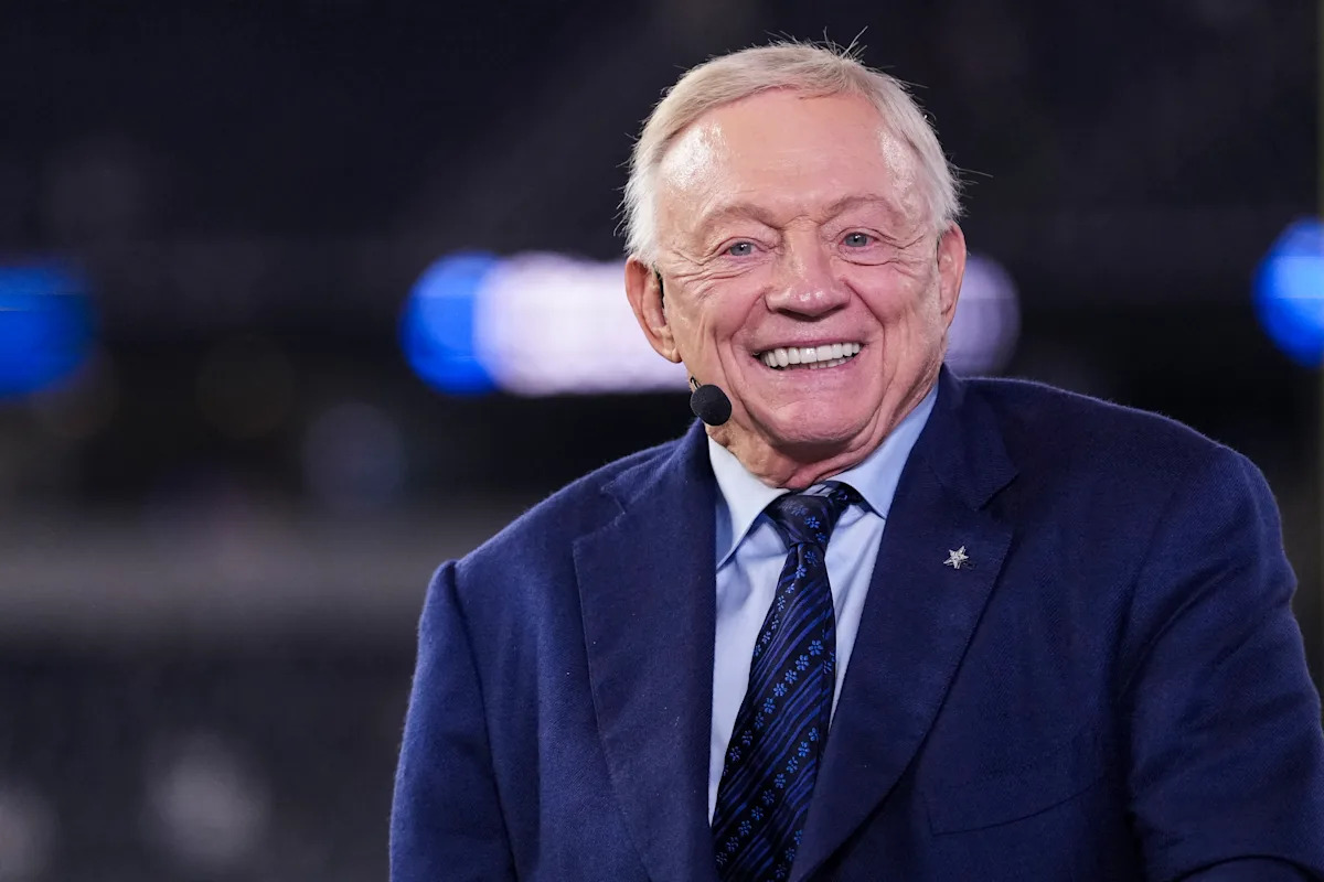 Jerry Jones compara el inusual calendario internacional de los Cowboys con una “noche de fiesta”