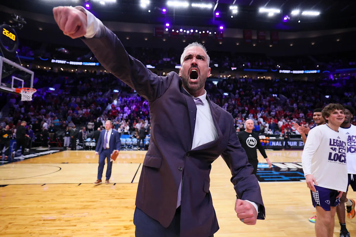 El entrenador de High Point, Flynn Clayman, critica la disparidad del calendario de mitad de período después de la derrota de Wisconsin en el torneo de la NCAA: “Nadie jugaría contra nosotros”