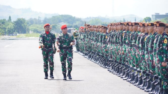6409b8c19edf0-viva-militer-danjen-kopassus-tutup-pendidikan-para-dasar-taruna-akmil_665_374.jpg