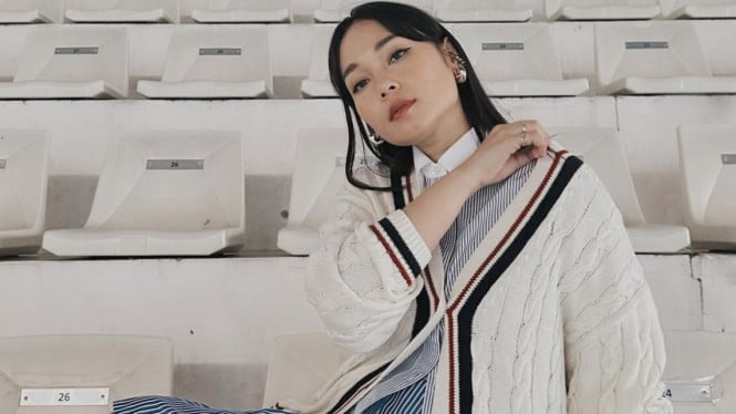 Ayla Dimitri y Teriuloh regalan cosas durante el Ramadán, a la caza de los internautas del automóvil