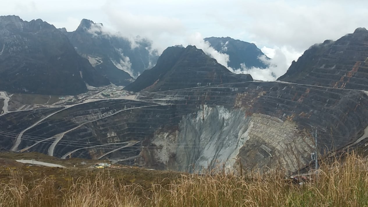 643503bd287ab-tambang-terbuka-grasberg_1265_711.jpg