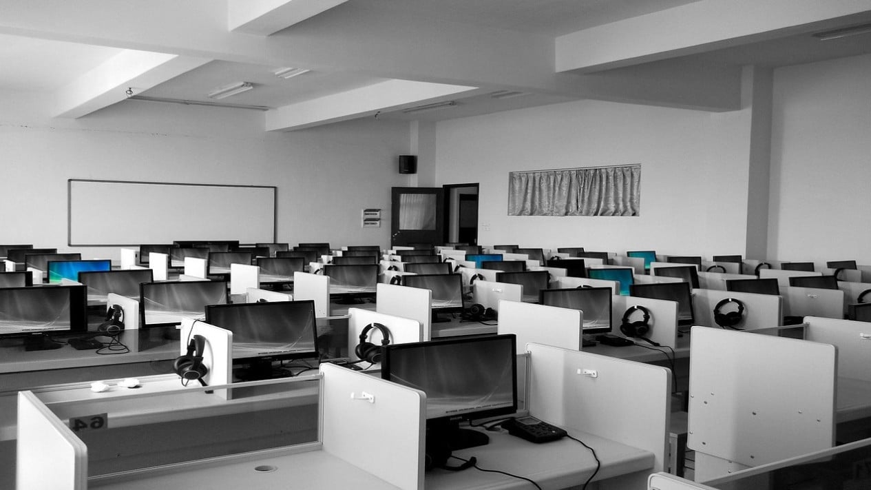 El gigante de los medios despidió a 2.000 empleados, siendo esta división la más afectada