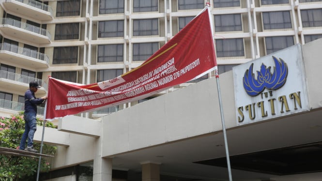 651d05105c2f4-hotel-sultan-pengambil-alihan-aset-negara_665_374.jpg