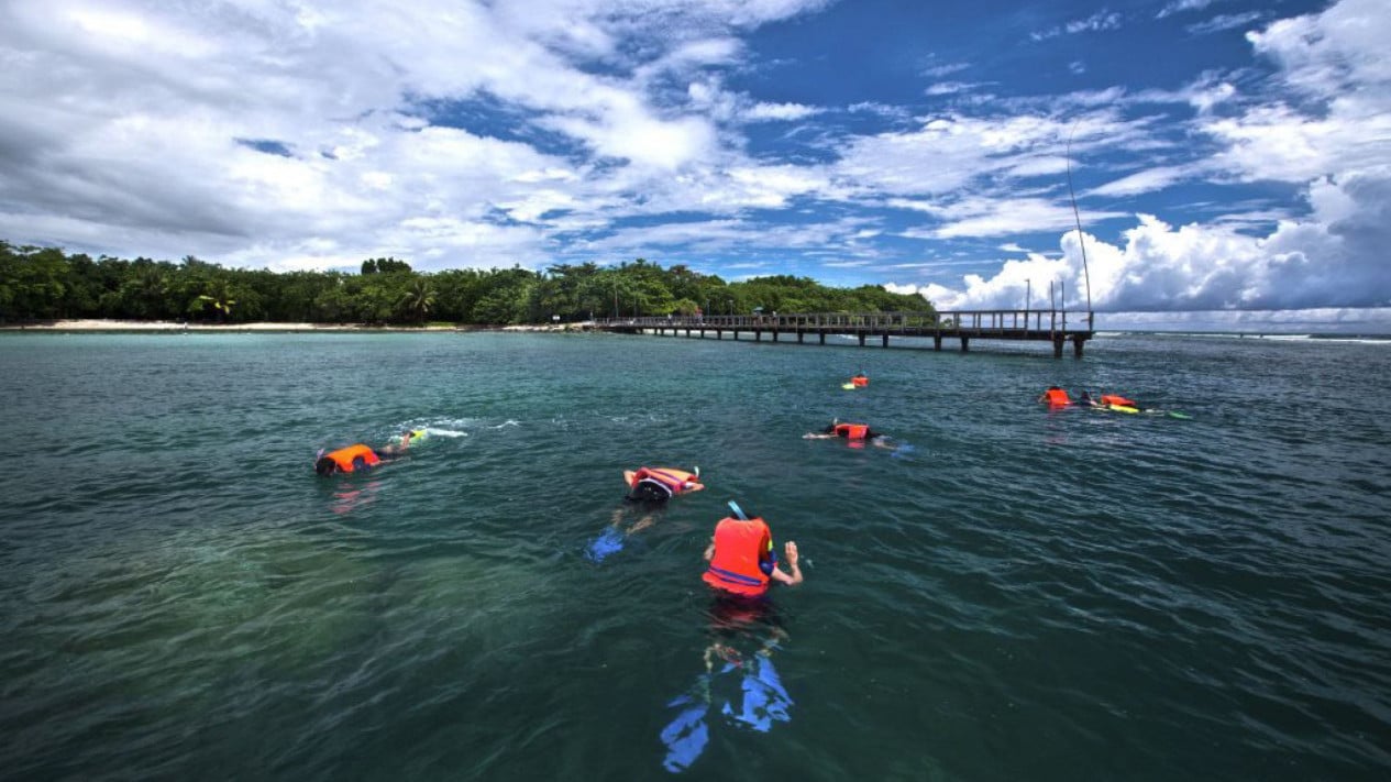 Disfruta del mar azul y el sendero Krakatoa en Tanjung Lesung