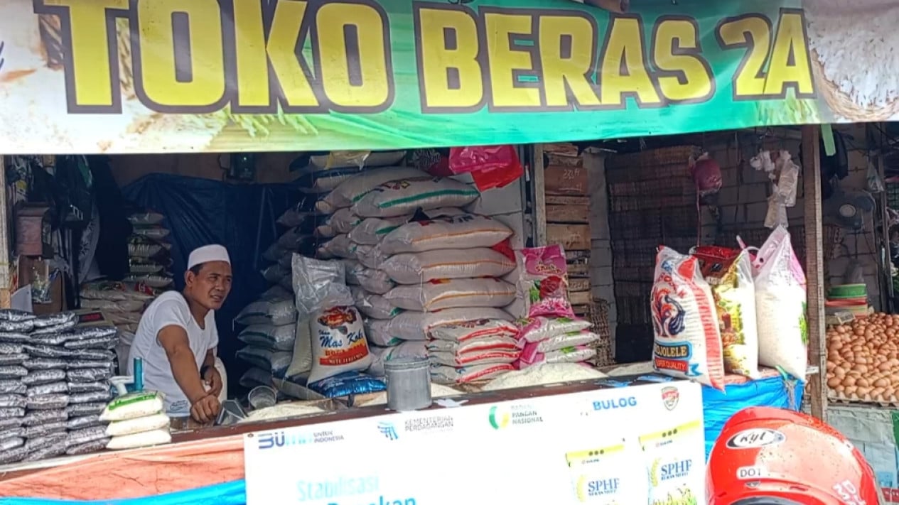 65e0a05aa54c0-kabar-baik-untuk-ibu-ibu-harga-beras-mulai-turun_1265_711.jpg