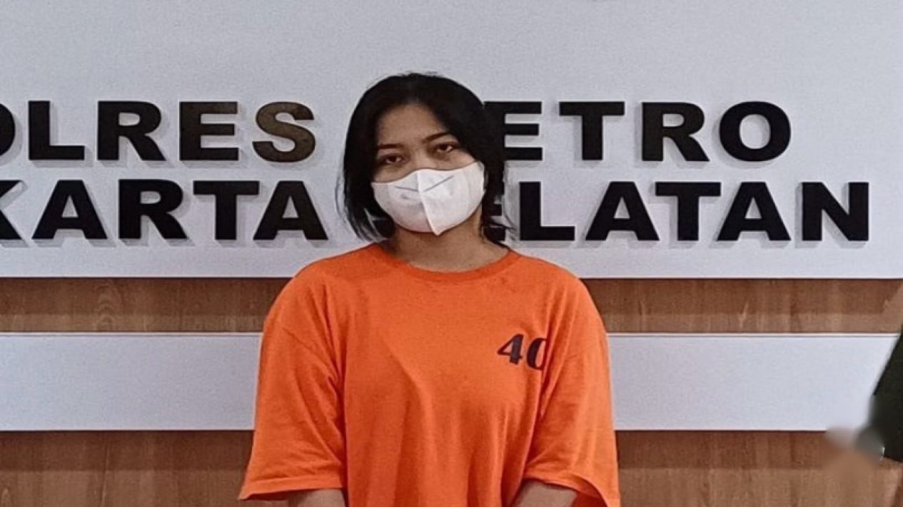 6603937c33e47-raup-untung-rp-1-2-m-mahasiswi-ditangkap-lantaran-penipuan-tiket-coldplay_1265_711.jpeg