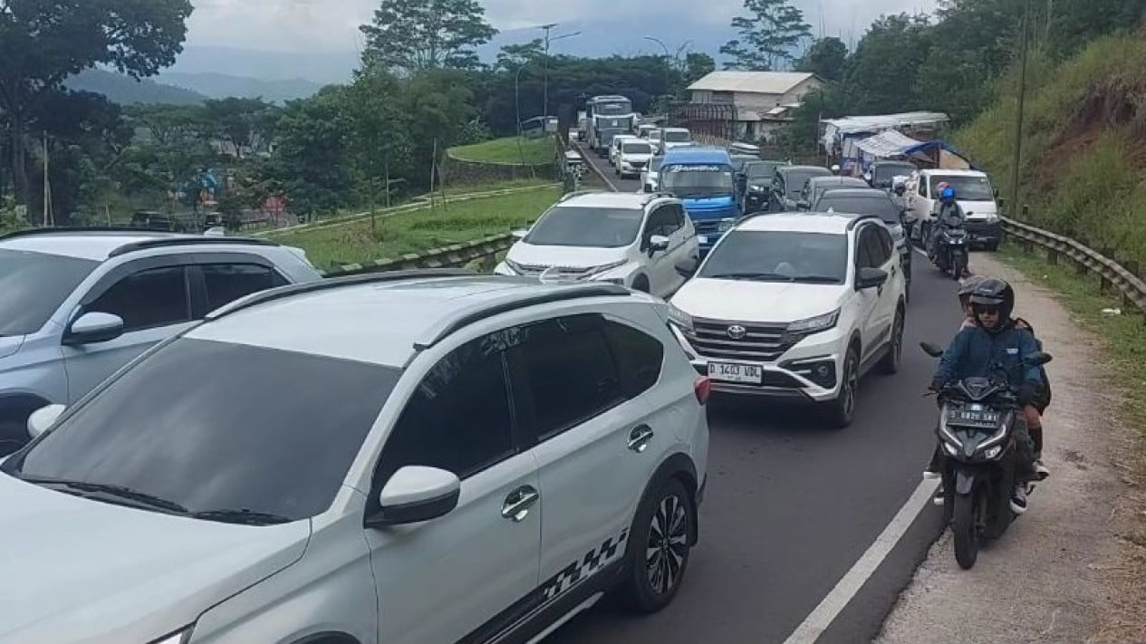 El tráfico pico está congestionado durante el regreso a casa después del Eid H+3