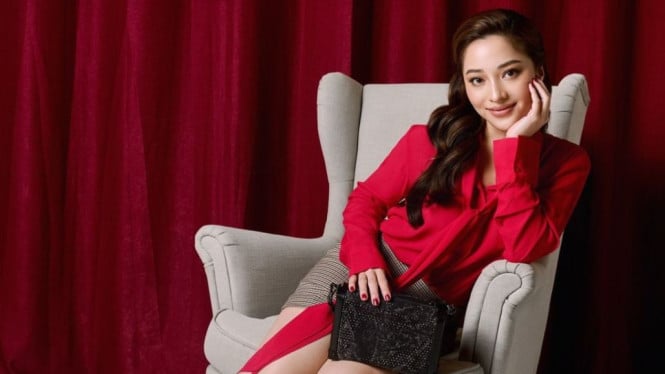 Nikita Willy se dibuja como Robbie Tremonti en el libro de Aurelie Moreman, Netizens: Despair!