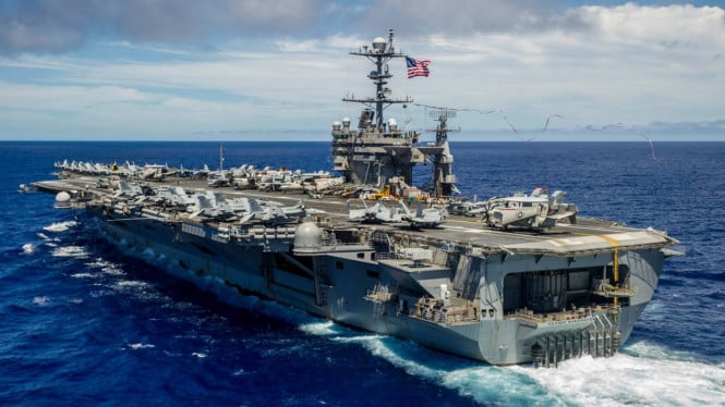 66b158eee6e7d-viva-militer-kapal-induk-uss-abraham-lincoln-angkatan-laut-amerika-serikat_665_374.jpg