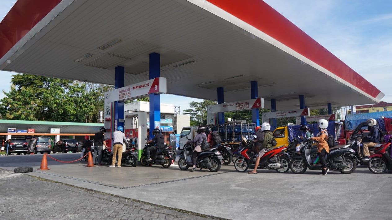 66b71bc7af21d-harga-pertamax-naik-jadi-rp-13-700-liter-pertamina-ini-tetap-paling-kompetitif_1265_711.jpg