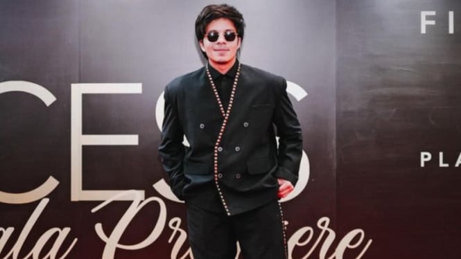 En lugar de elogios, Atta Halilintar también fue objeto de burlas por orar frente a una tienda en China.