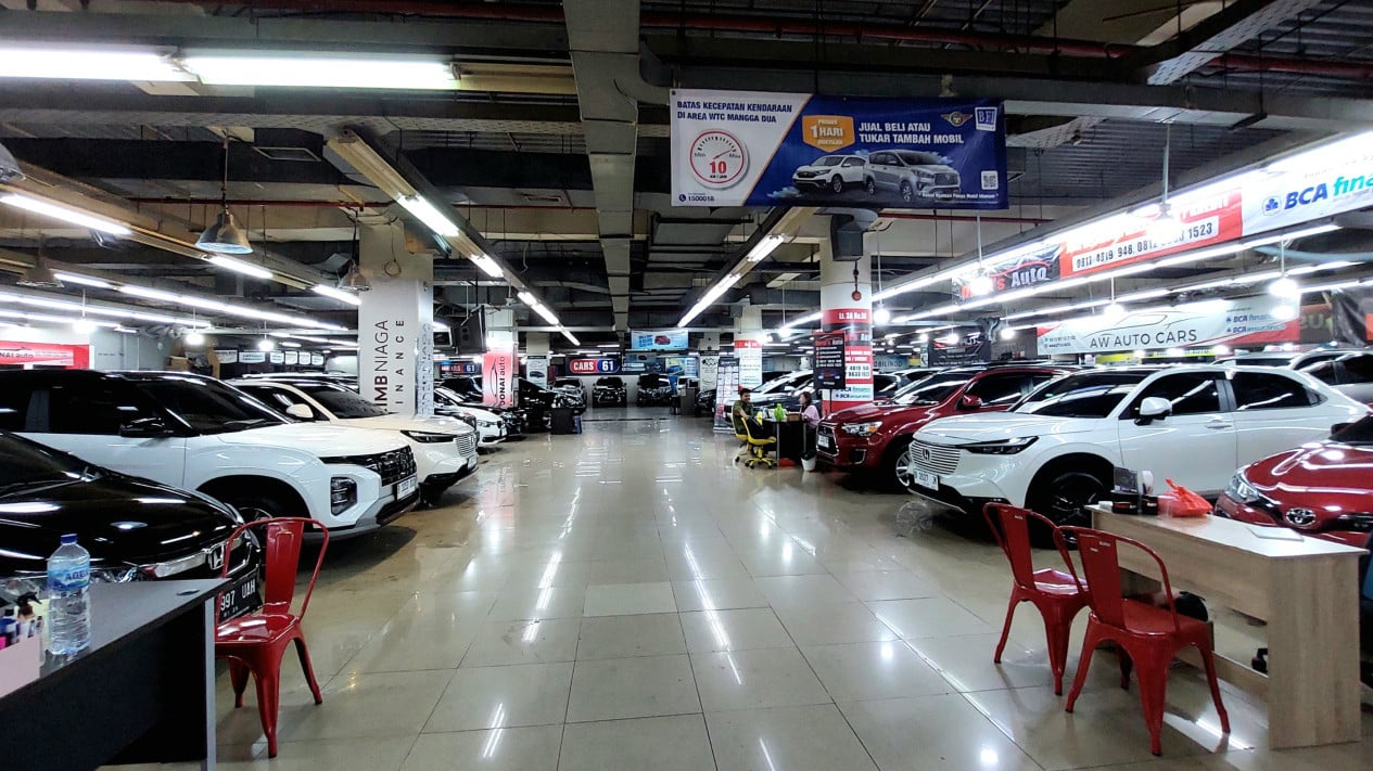 66cef0fec0393-showroom-mobil-bekas-di-wtc-mangga-dua_1265_711.jpg