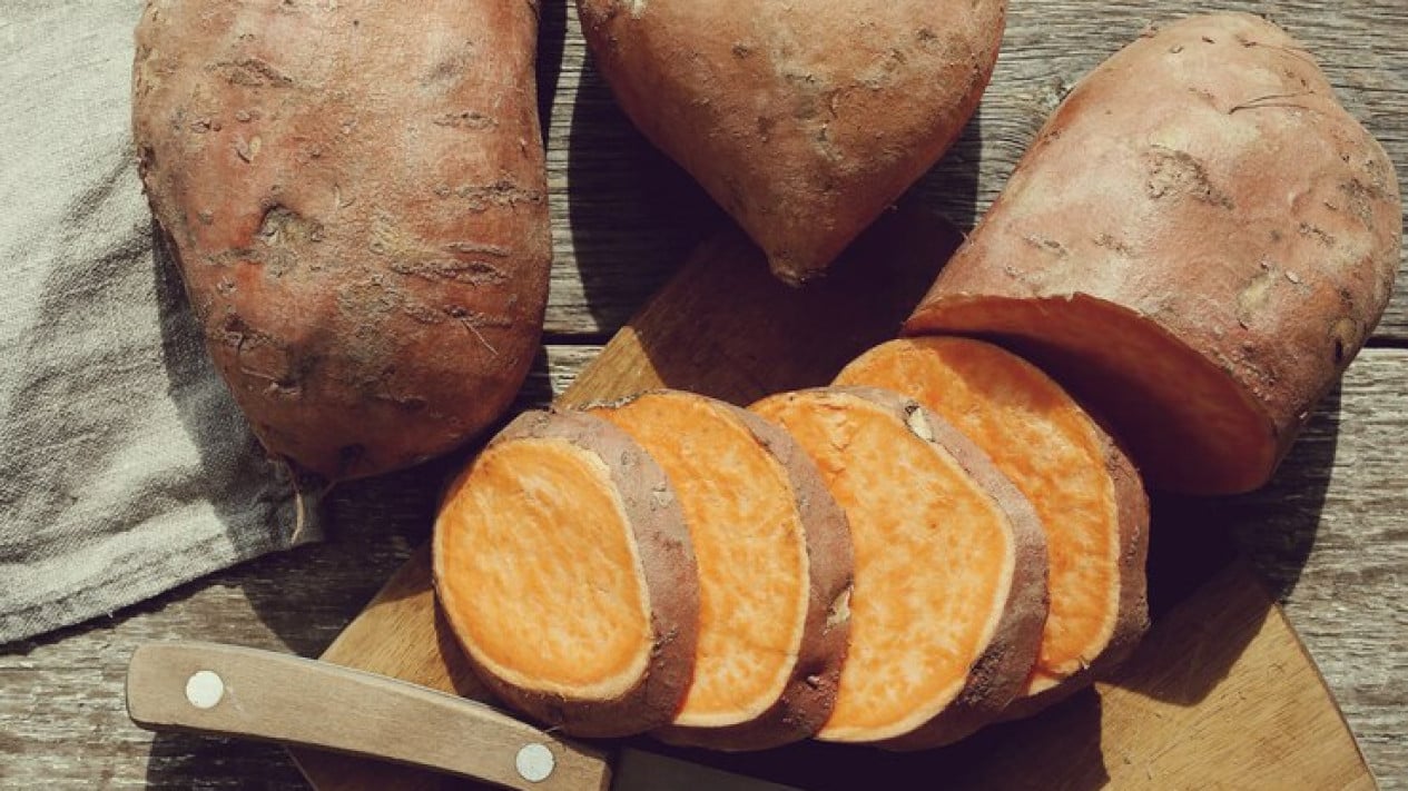 Batatas versus patatas blancas, ¿cuál es mejor para el azúcar en sangre? Esta es una explicación experta.