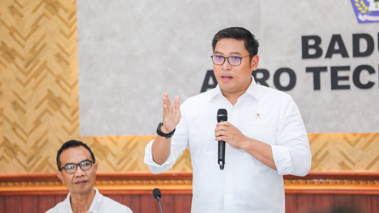 El debate en la UGM termina en caos: el viceministro de Agricultura, Sudaryono, piensa que alguien está tirando agua