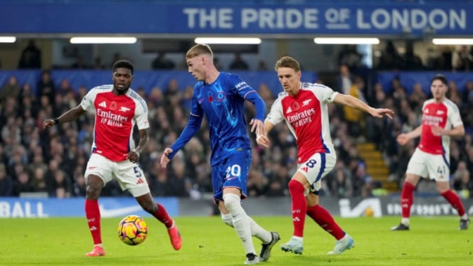 Invicto en 16 partidos, el Arsenal fue puesto a prueba por el Chelsea en una batalla a vida o muerte por el título.