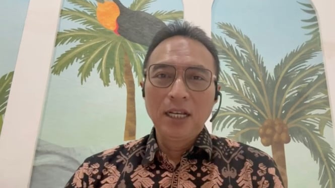 El Dr. Piprim, director del hospital Fatmavathi, describe el cronograma de la expulsión de Basora