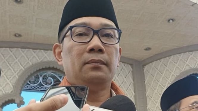 673f22ff70508-ridwan-kamil-tanggapi-tantangan-jakmania-komitmen-dukung-persija-jakarta-dengan-kenakan-jersei-dan-perbaiki-fasilitas_665_374.jpeg