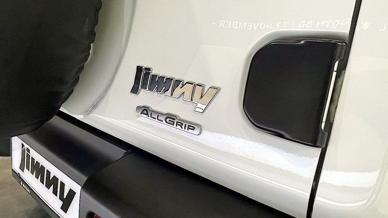 674986b785856-suzuki-jimny-5-door-white-rhino-edition_1265_711.jpeg