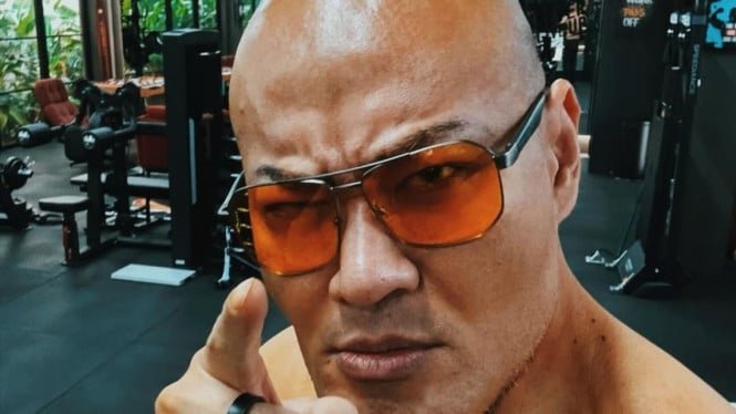 6757cb5e9c583-deddy-corbuzier_665_374.jpg
