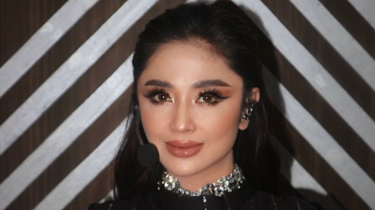 Acusada de tomar fotografías frecuentes en las escaleras de la casa, Devi Persik: ¡Eso es privacidad!