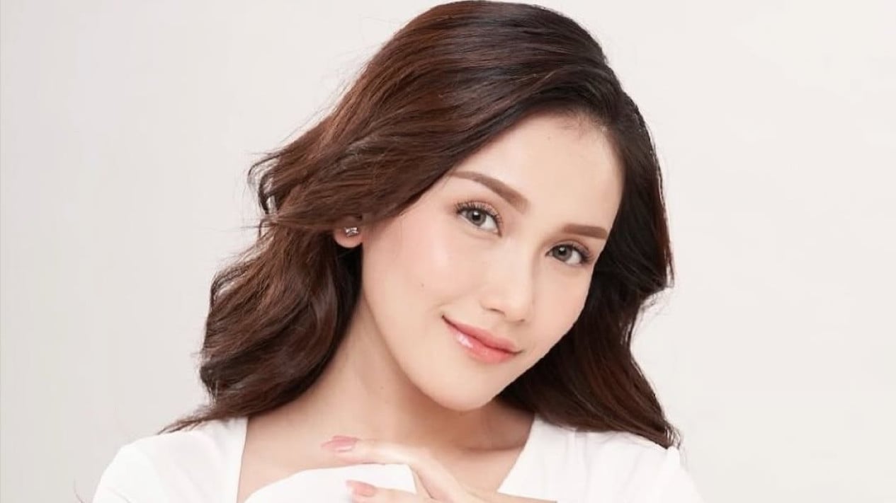 ¿Reservar un lugar para las oraciones de Ayu Ting Ting Eid? Obtenga el debate de los internautas