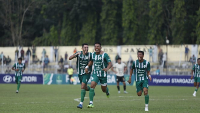 67a21ed795752-psms-amankan-posisi-di-liga-2-musim-depan-usai-menang-telak-lawan-nusantara-united-4-0_665_374.jpg