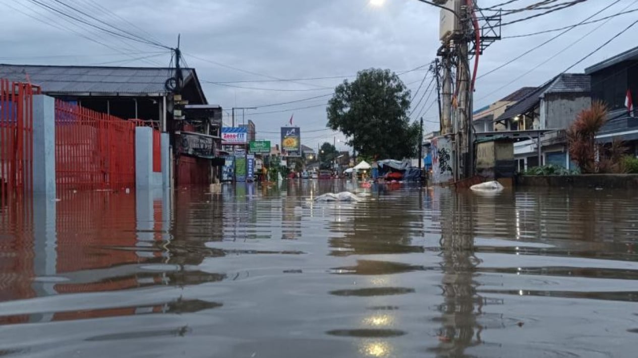 67c6c7a137cab-banjir-di-perumahan-tangerang-selatan_1265_711.jpg