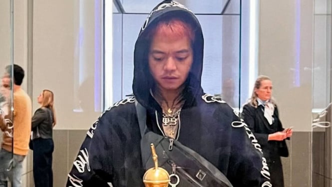 Reza Arap está acusado de tener una aventura con su asistente, el mago rojo polígamo Ratu Rizki Nabila.