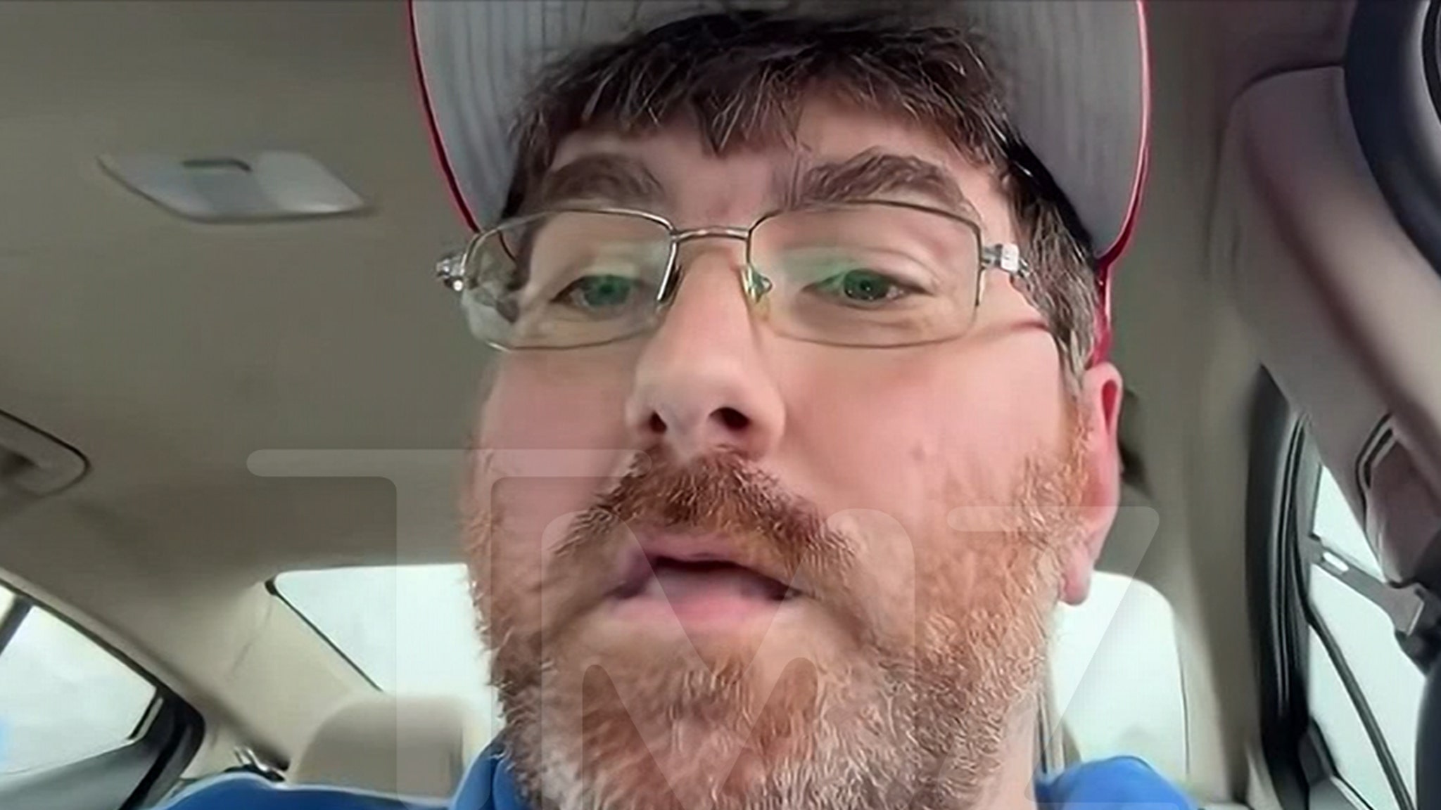 El hombre que dice tener el pene más pequeño del mundo acepta con gusto sus rivales