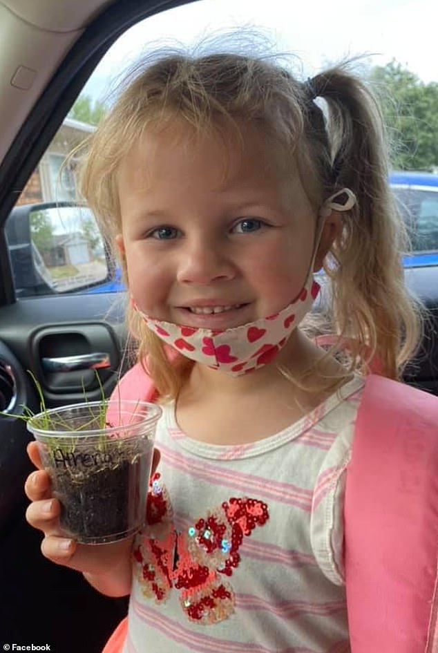 La conductora de FedEx, Athena Strand, de 7 años, secuestró y mató a Athena Strand, de 7 años, mientras entregaba su regalo de Navidad de Barbie.