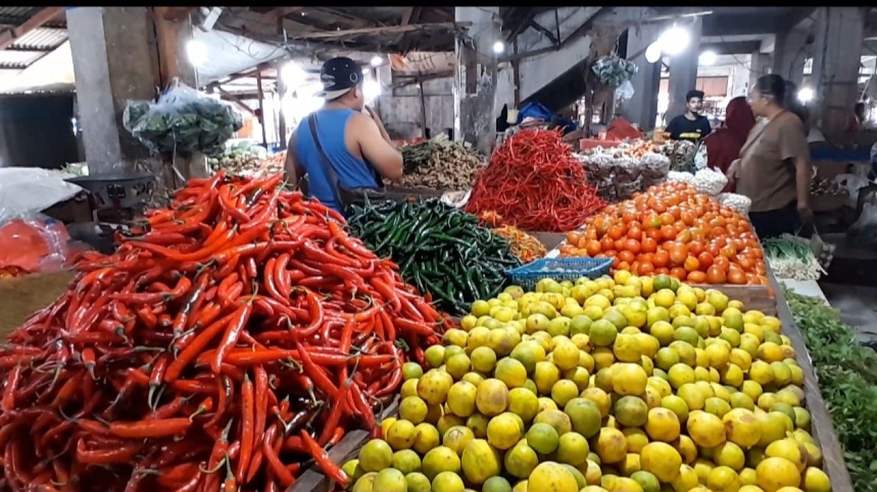 La pimienta de cayena alcanzó los 77.950 IDR por kg, convirtiéndose en el alimento más caro