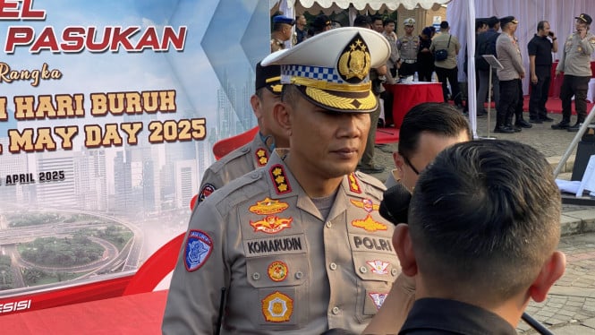 ¡Sin llevar un documento de identidad, esta mujer conducía en dirección opuesta en el centro de Yakarta! quién es él