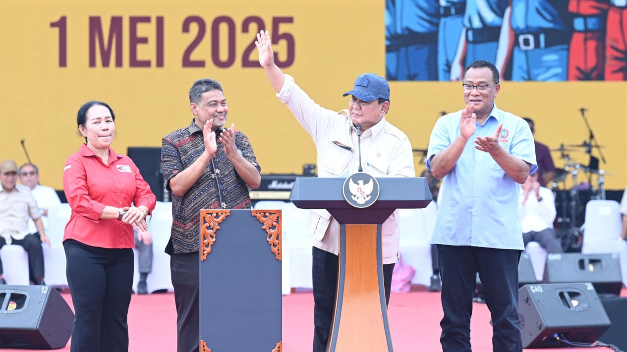 681329cc7e1ce-presiden-prabowo-subianto-di-peringatan-hari-buruh-2025_1265_711.jpeg